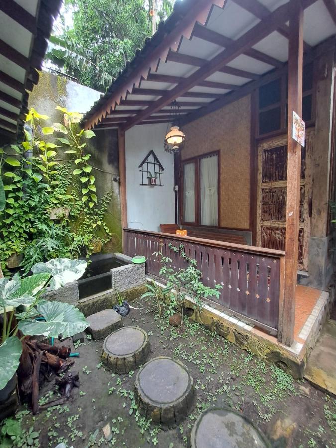 Diana'S Homestay Banyuwangi  Exterior photo