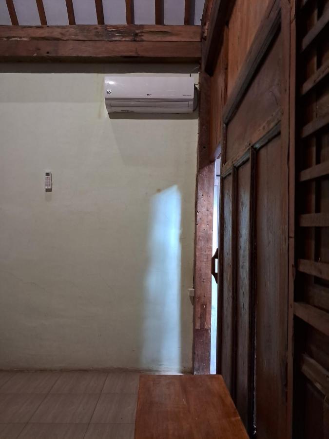 Diana'S Homestay Banyuwangi  Exterior photo