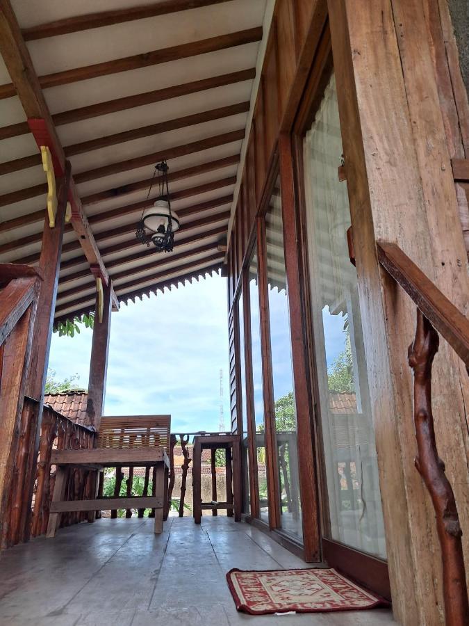 Diana'S Homestay Banyuwangi  Exterior photo