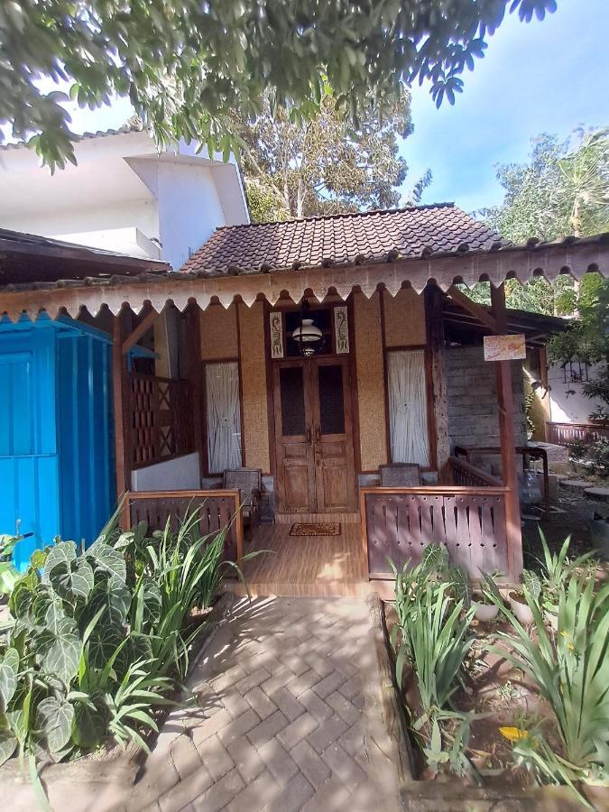 Diana'S Homestay Banyuwangi  Exterior photo