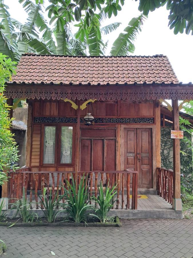 Diana'S Homestay Banyuwangi  Exterior photo