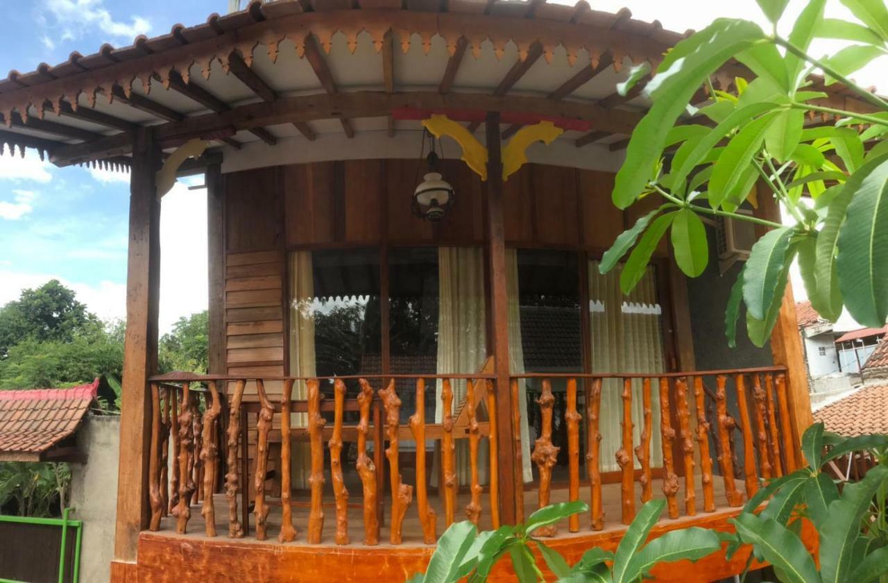 Diana'S Homestay Banyuwangi  Exterior photo
